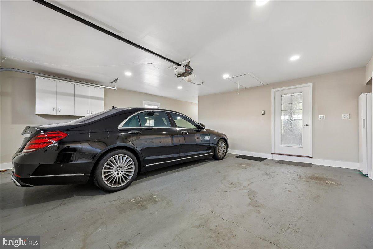 6 CRESTVIEW COURT