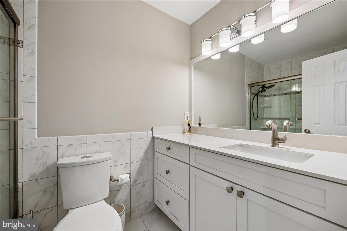 6 CRESTVIEW COURT