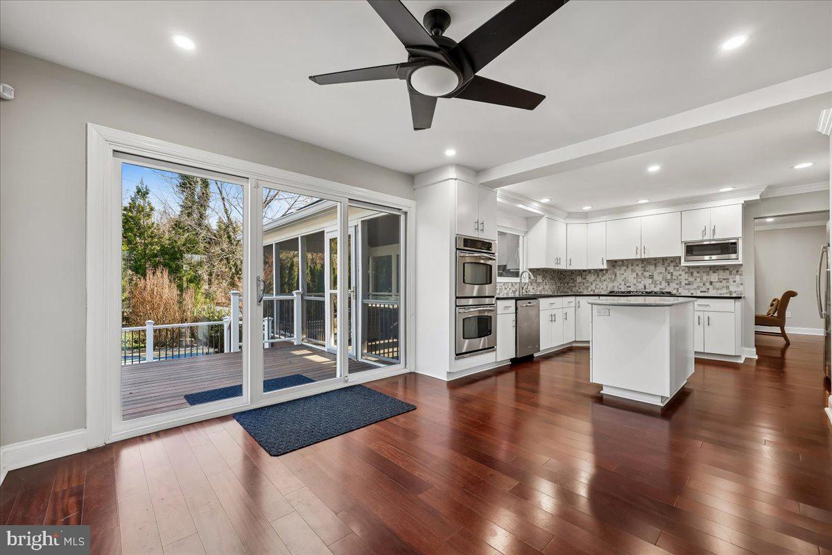 6 CRESTVIEW COURT