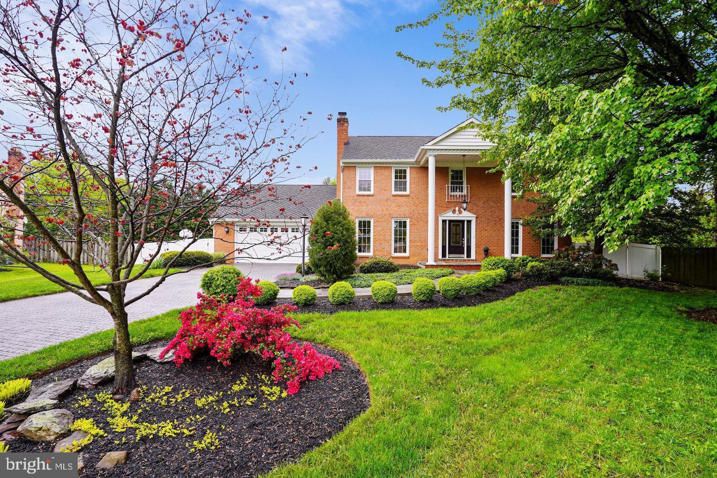 6 CRESTVIEW COURT