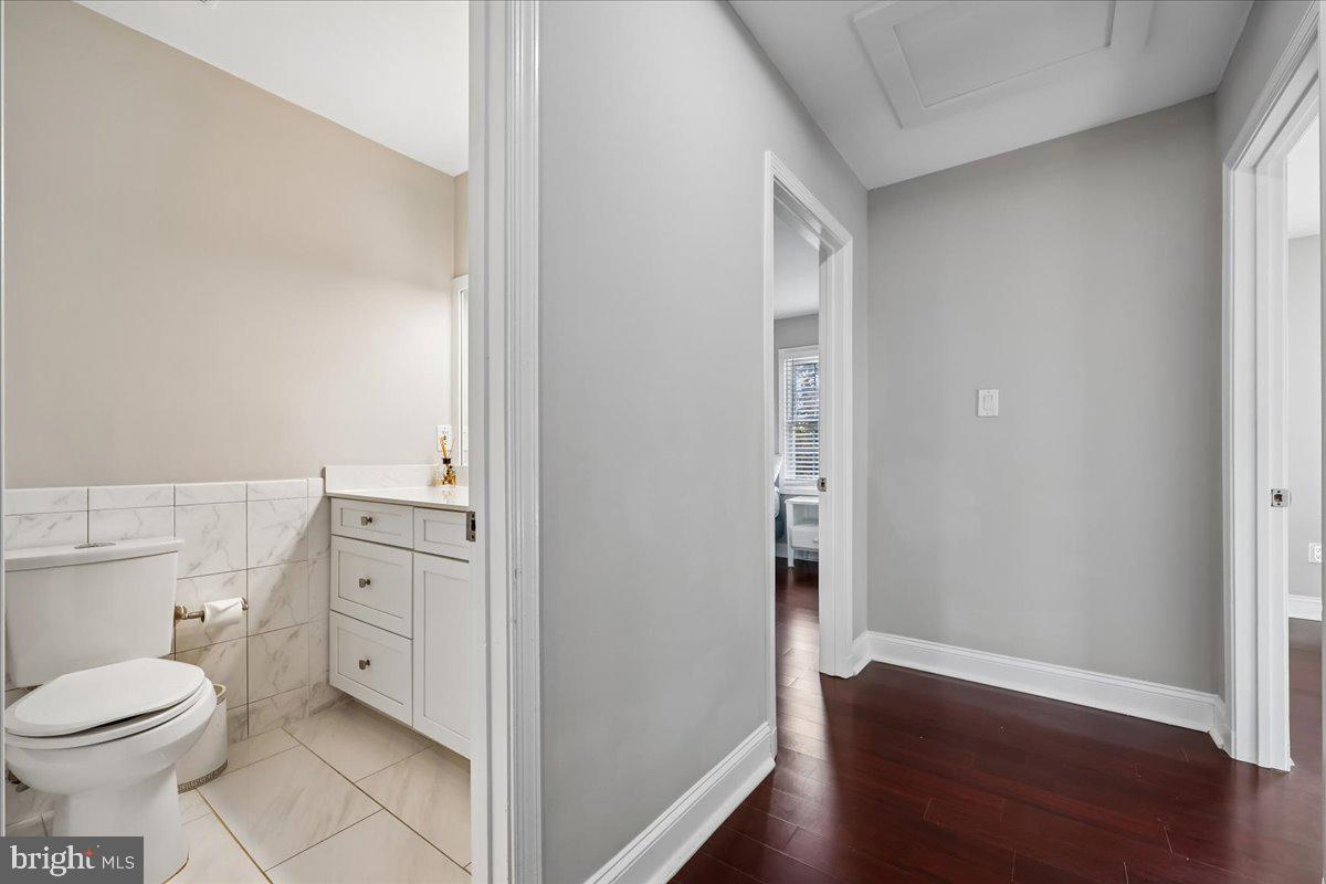 6 CRESTVIEW COURT