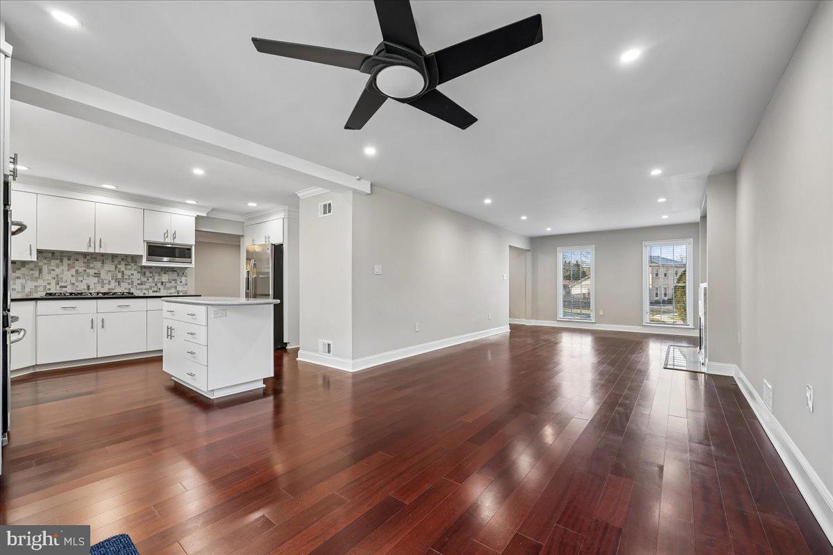 6 CRESTVIEW COURT