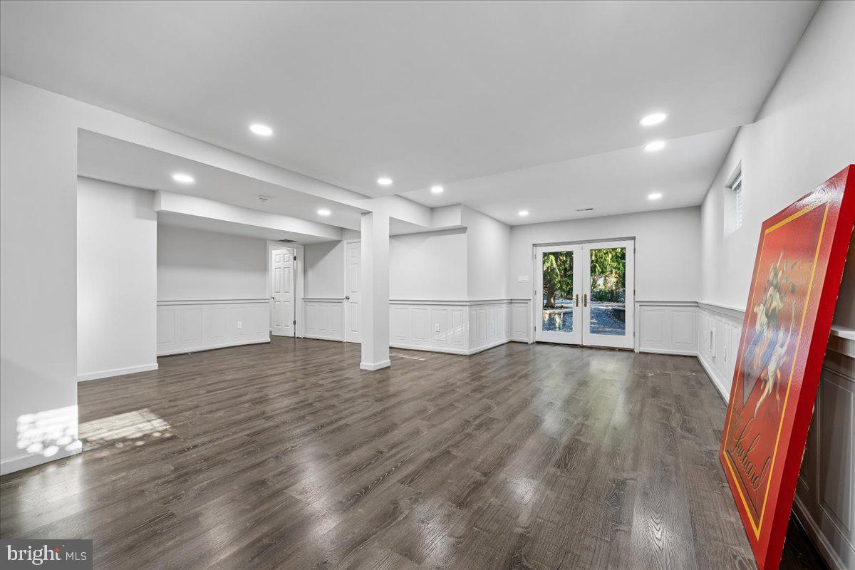 6 CRESTVIEW COURT