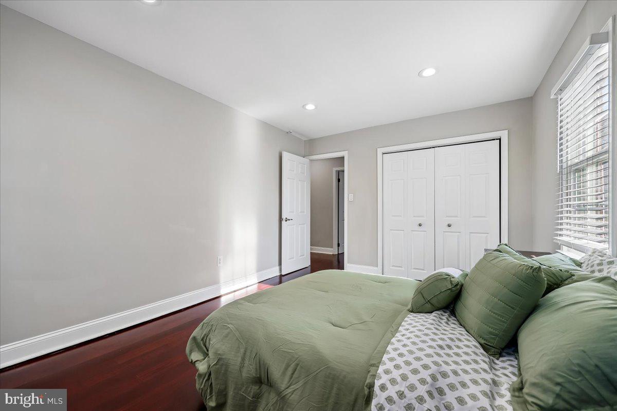 6 CRESTVIEW COURT