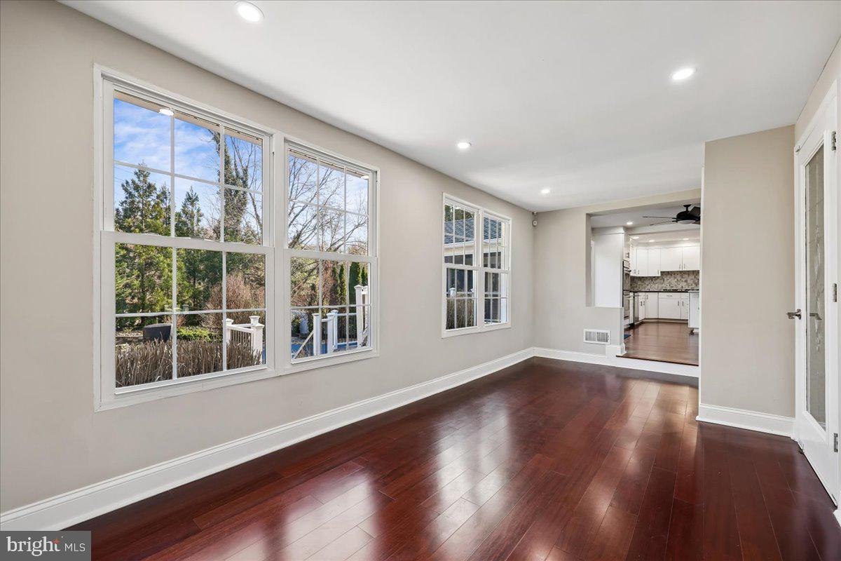 6 CRESTVIEW COURT