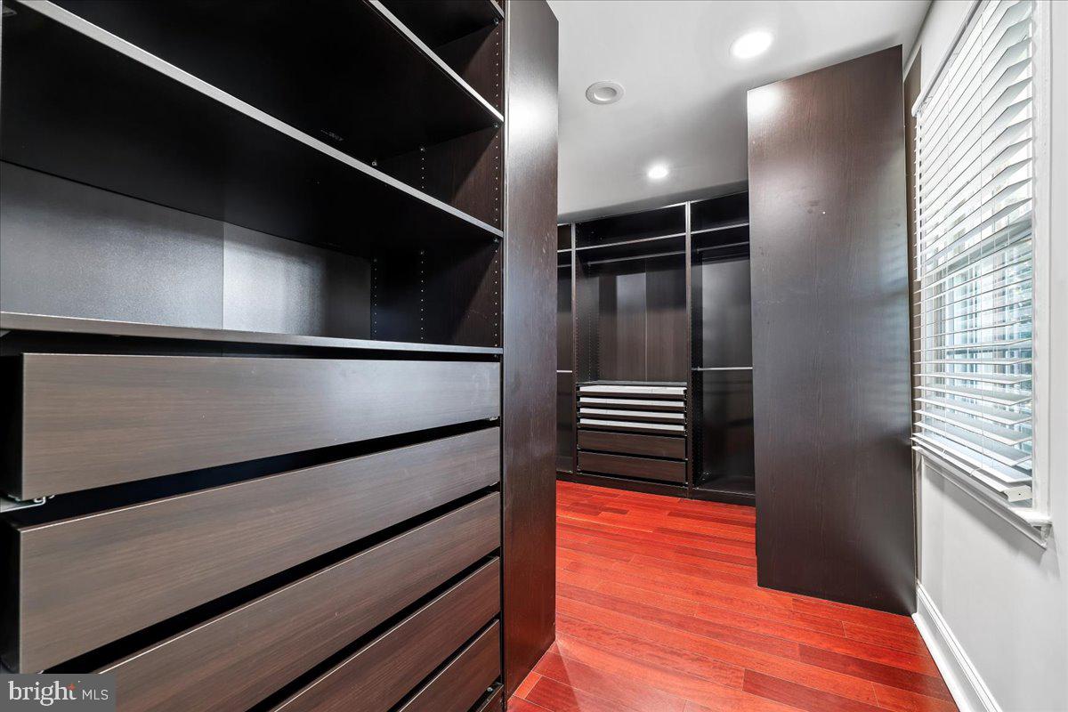 6 CRESTVIEW COURT