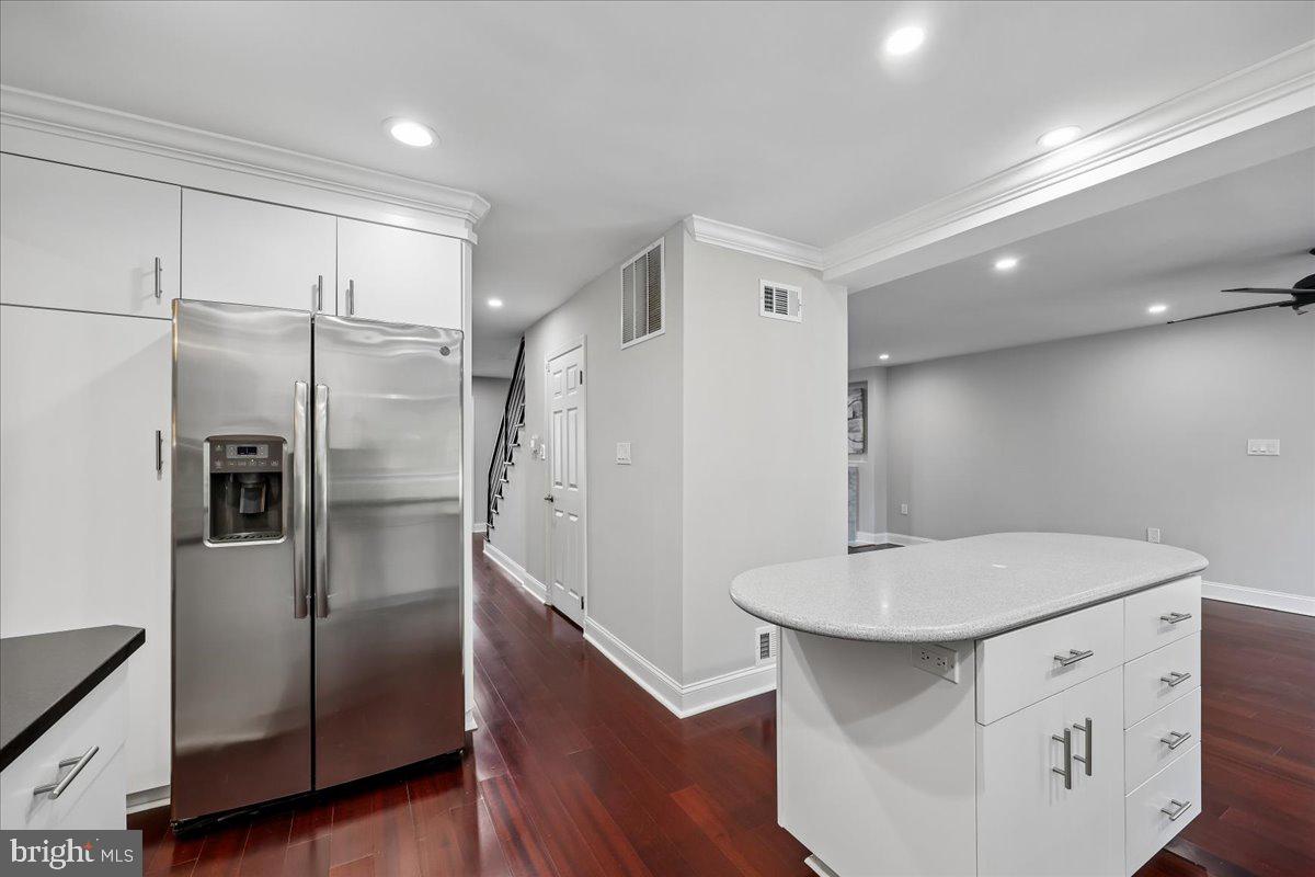 6 CRESTVIEW COURT