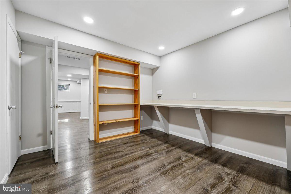 6 CRESTVIEW COURT