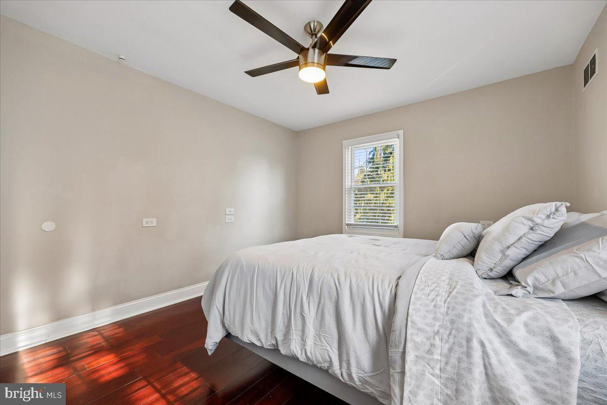 6 CRESTVIEW COURT