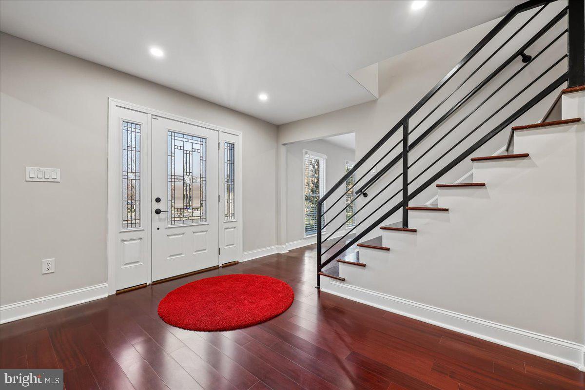 6 CRESTVIEW COURT