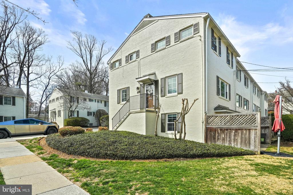 5336 POOKS HILL ROAD 5336