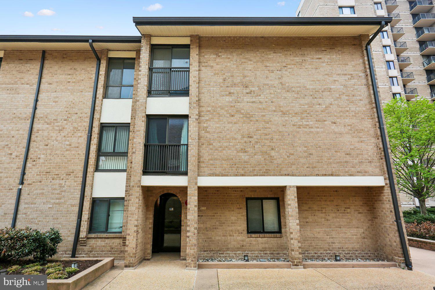 150 MONROE STREET 302