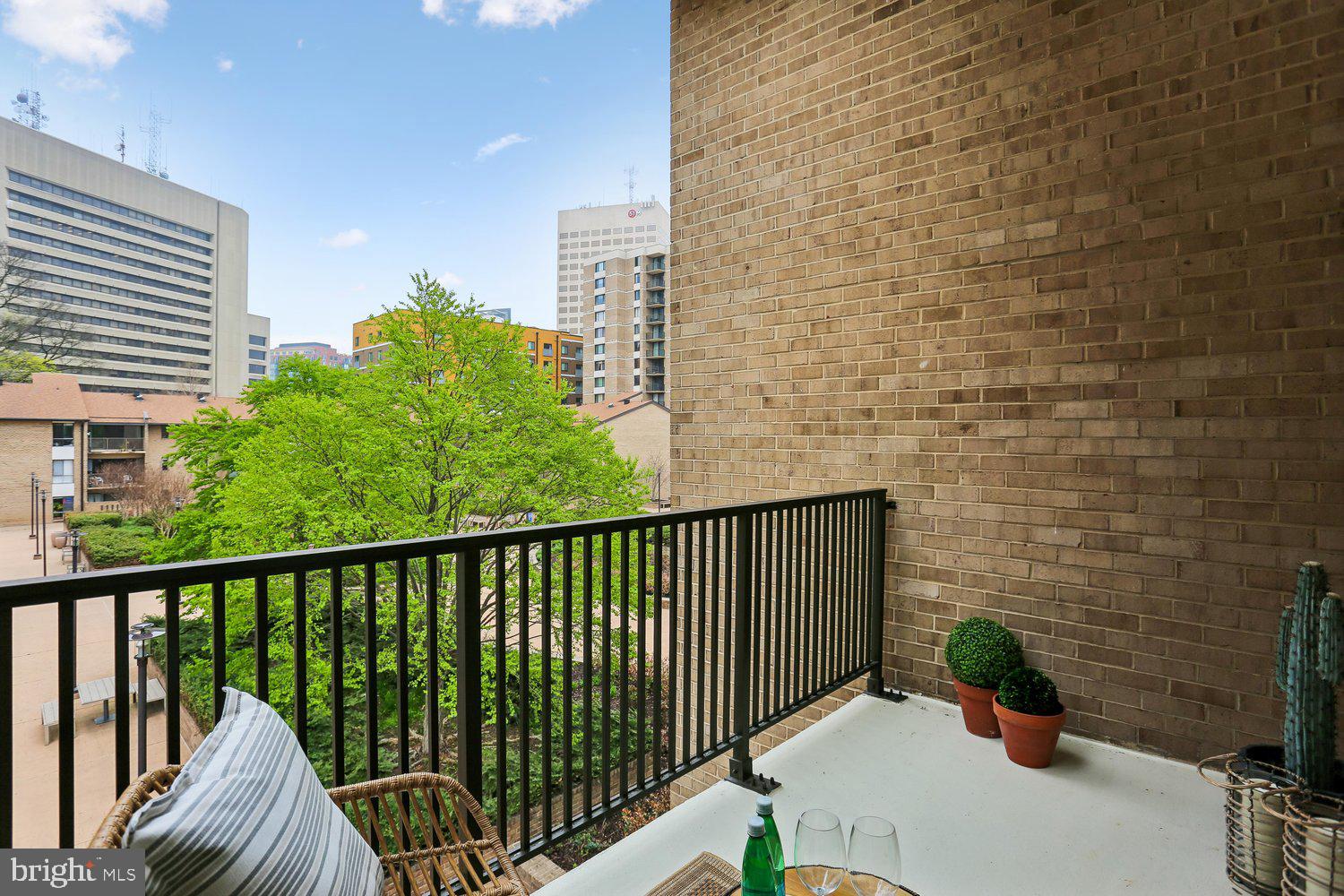 150 MONROE STREET 302