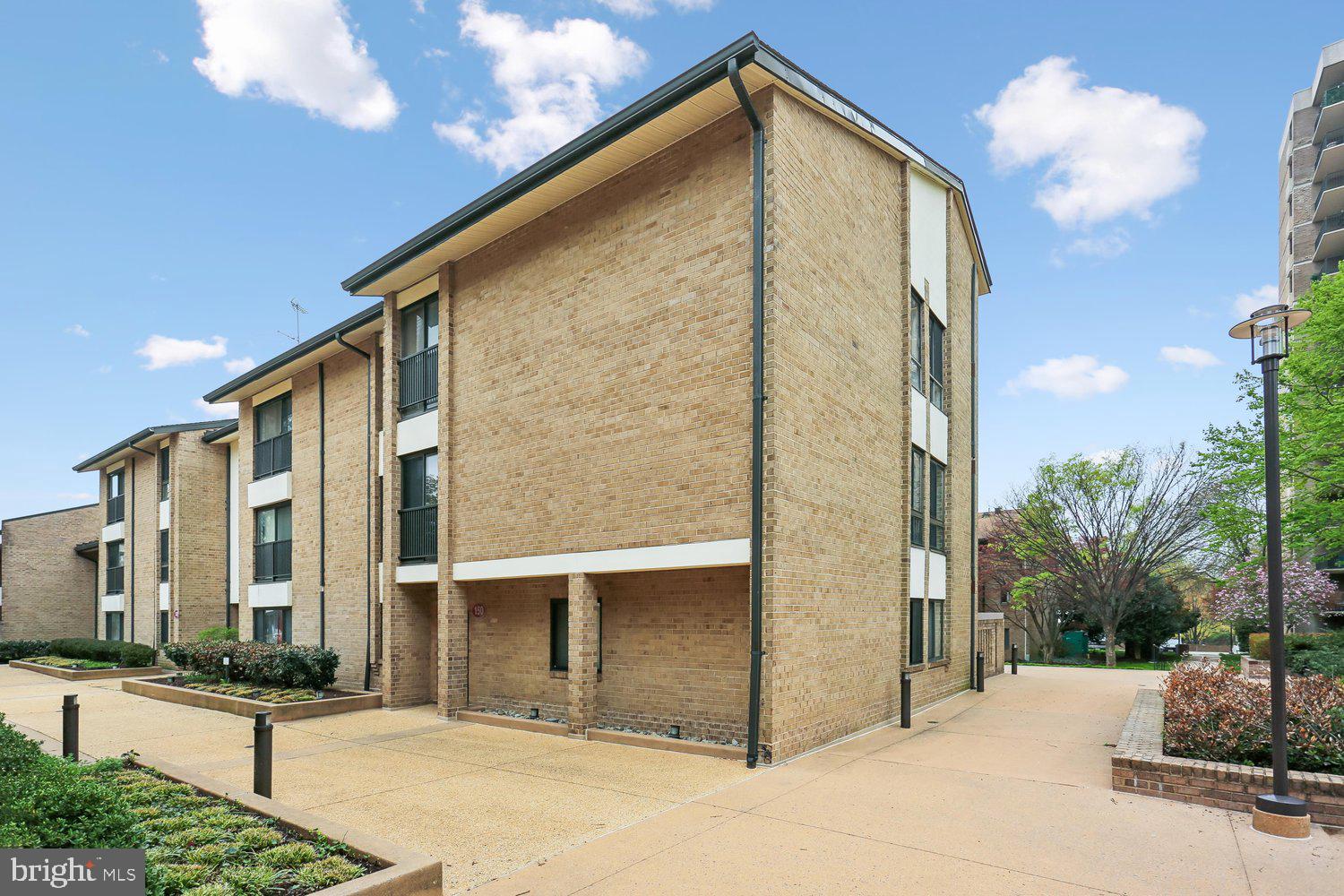 150 MONROE STREET 302