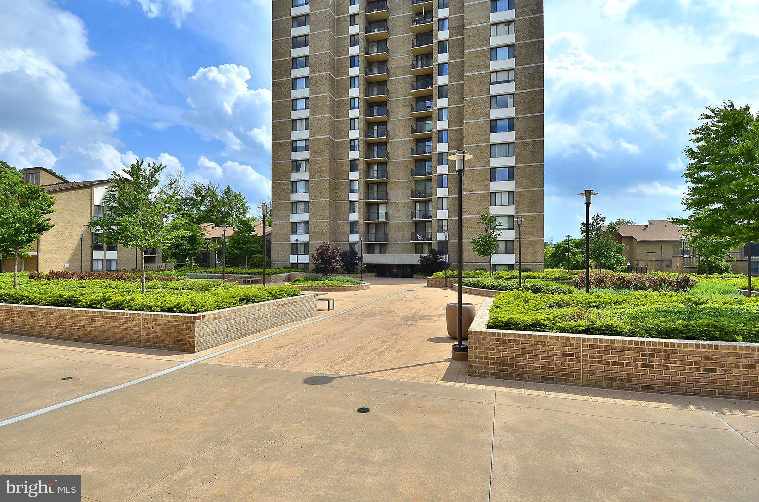150 MONROE STREET 302
