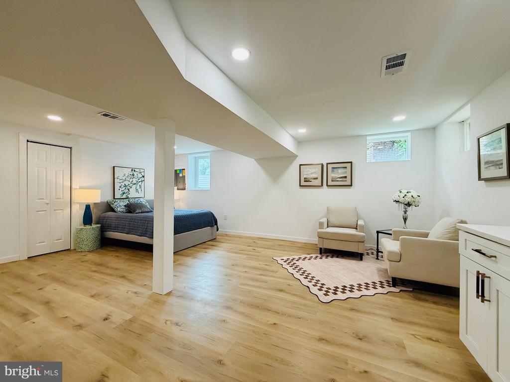 815 WHITEHALL STREET