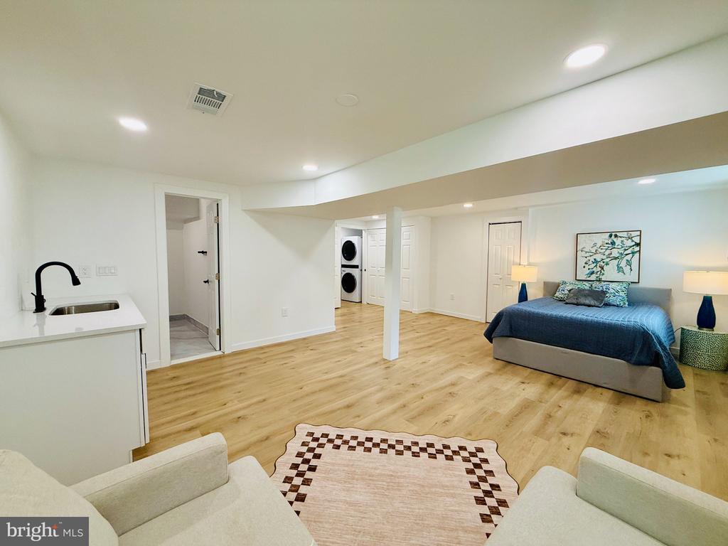 815 WHITEHALL STREET
