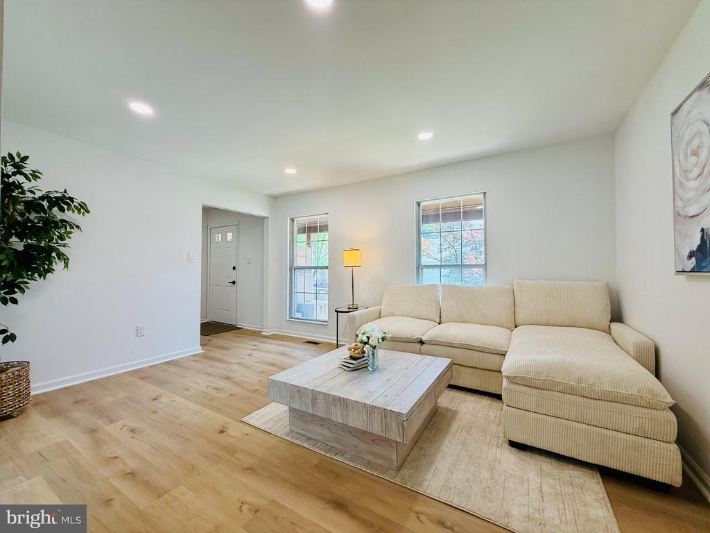 815 WHITEHALL STREET