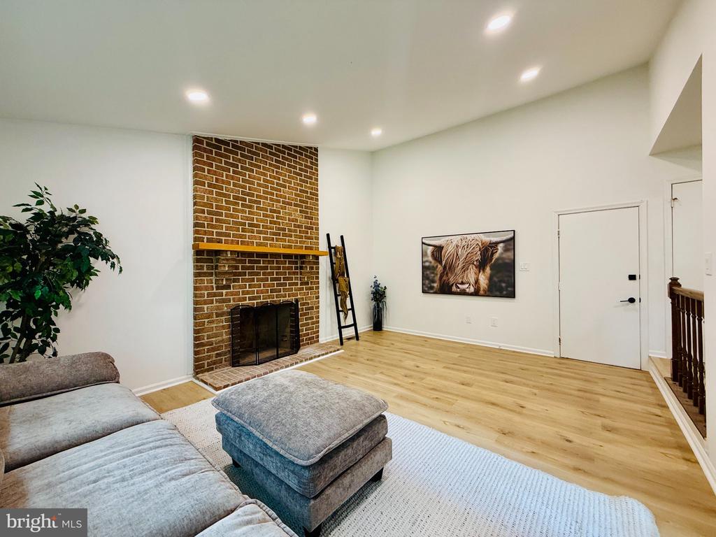 815 WHITEHALL STREET