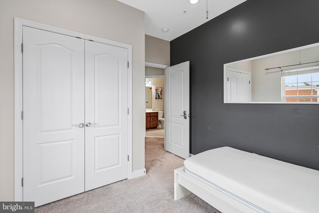 11718 LEESBOROUGH CIRCLE