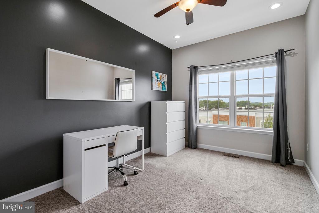 11718 LEESBOROUGH CIRCLE