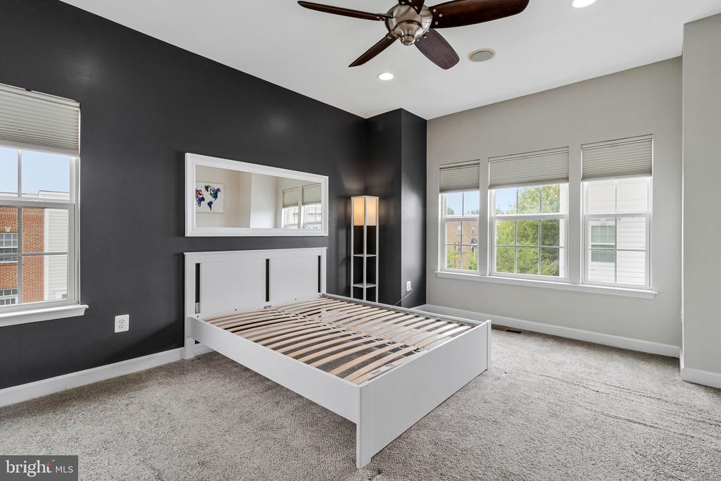 11718 LEESBOROUGH CIRCLE