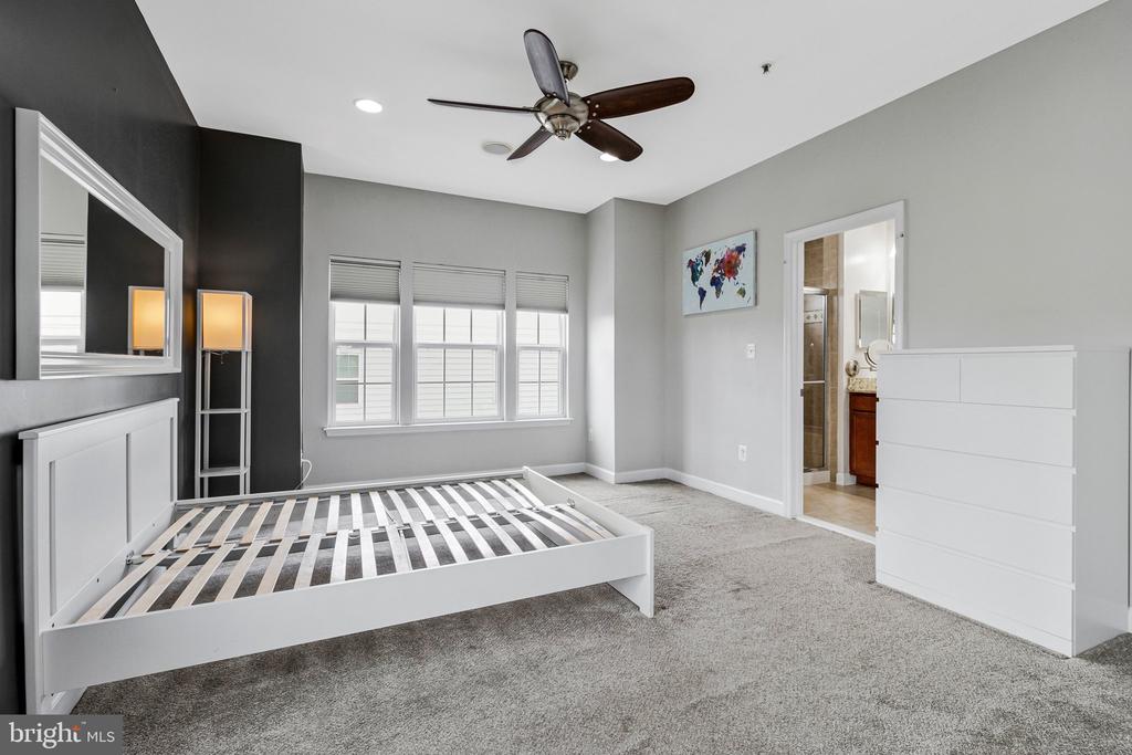 11718 LEESBOROUGH CIRCLE