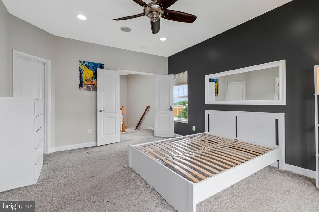 11718 LEESBOROUGH CIRCLE