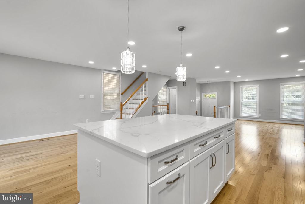 10 LOGANWOOD COURT