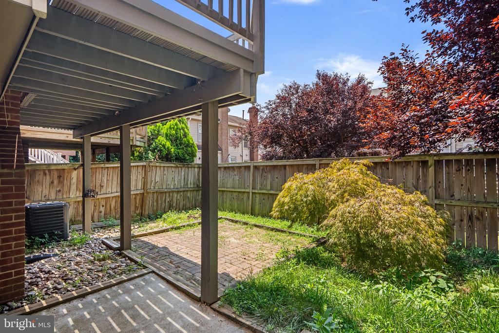10 LOGANWOOD COURT