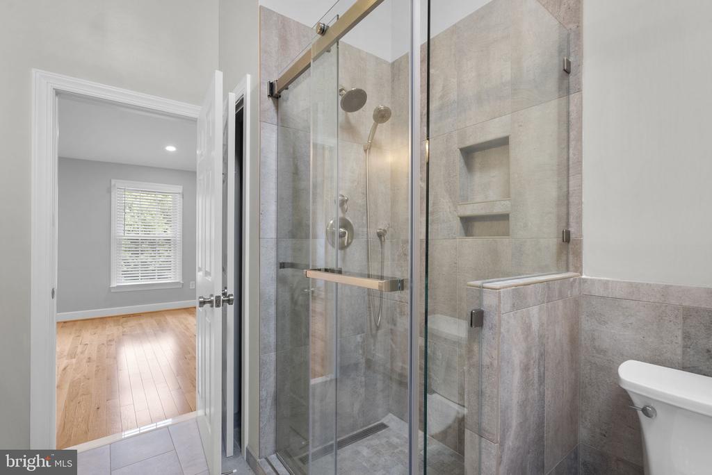 10 LOGANWOOD COURT
