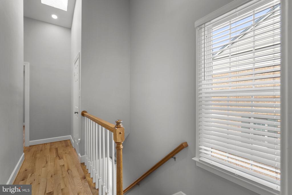 10 LOGANWOOD COURT