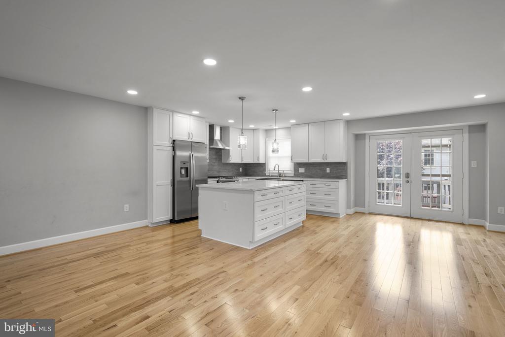 10 LOGANWOOD COURT