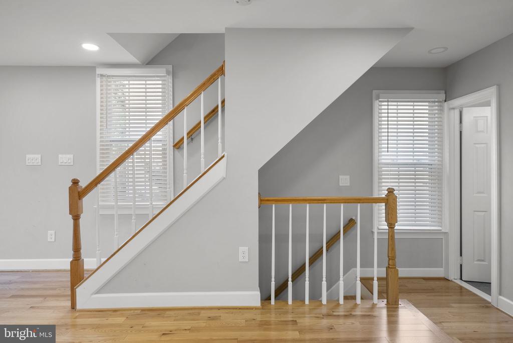 10 LOGANWOOD COURT