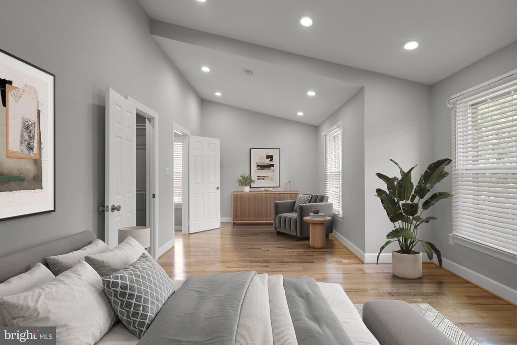 10 LOGANWOOD COURT