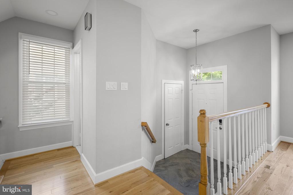 10 LOGANWOOD COURT