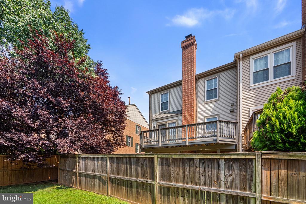 10 LOGANWOOD COURT