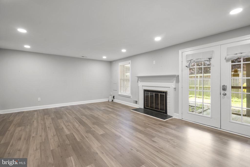10 LOGANWOOD COURT