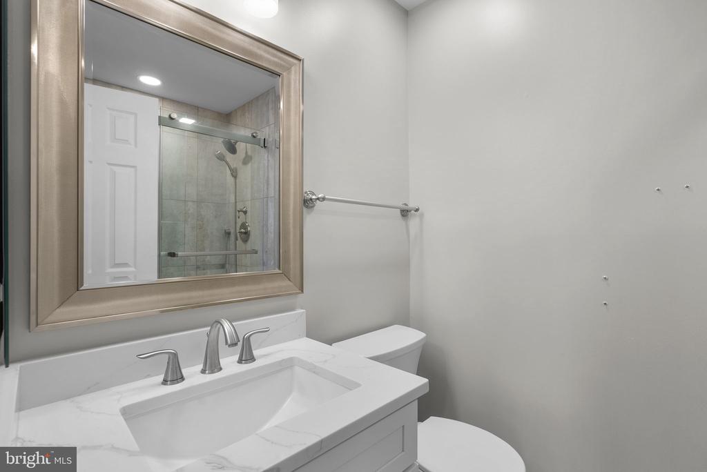 10 LOGANWOOD COURT