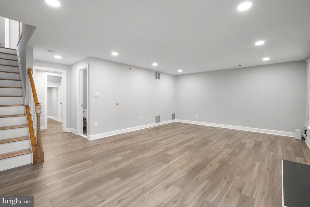 10 LOGANWOOD COURT