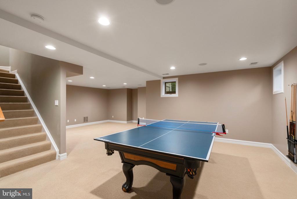 7016 WINTERBERRY LANE