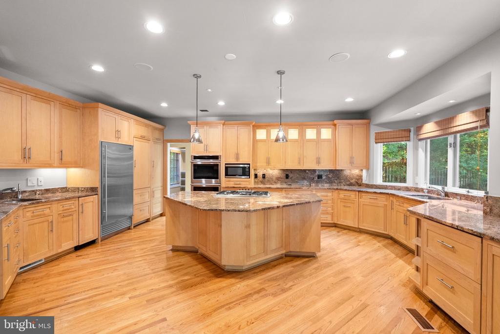 7016 WINTERBERRY LANE