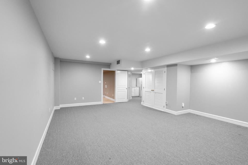 7016 WINTERBERRY LANE