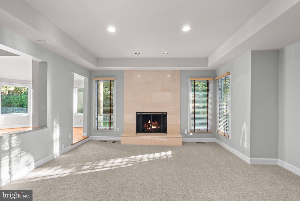 7016 WINTERBERRY LANE