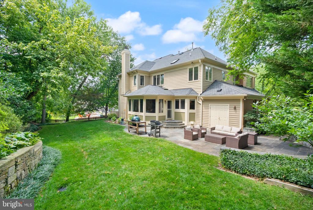 7016 WINTERBERRY LANE