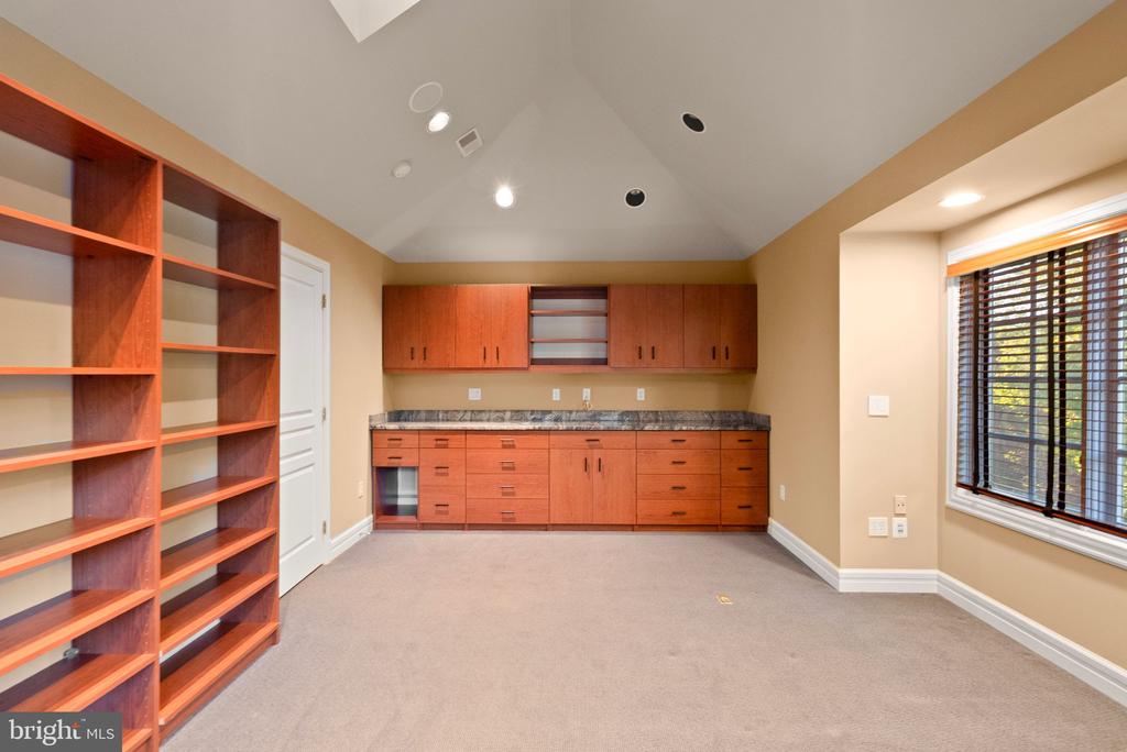7016 WINTERBERRY LANE