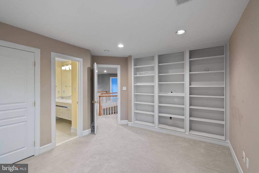 7016 WINTERBERRY LANE