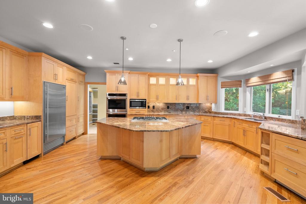7016 WINTERBERRY LANE