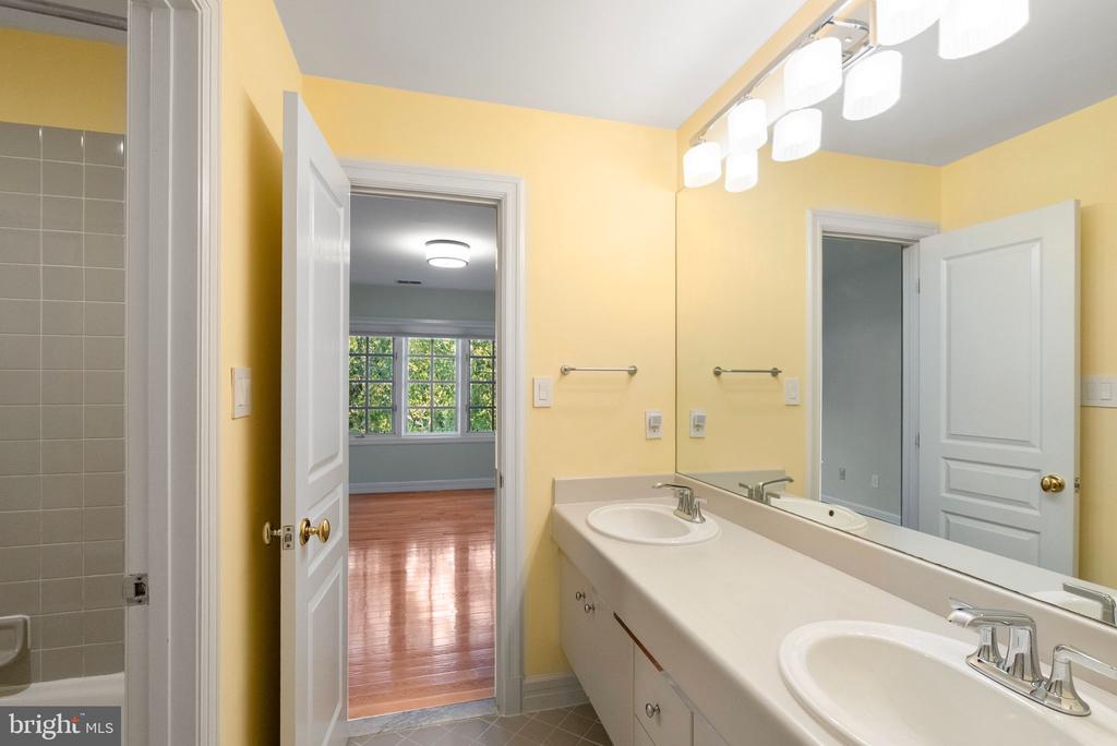 7016 WINTERBERRY LANE