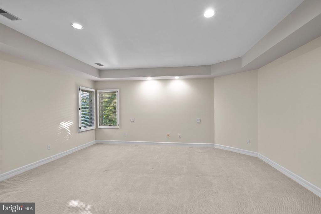 7016 WINTERBERRY LANE